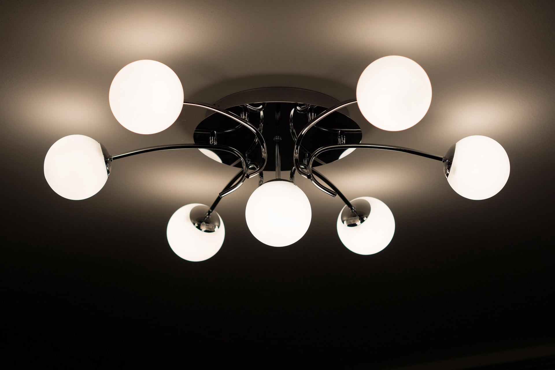 Atmospheric interior lighting at the Lumeroqavessine London studio